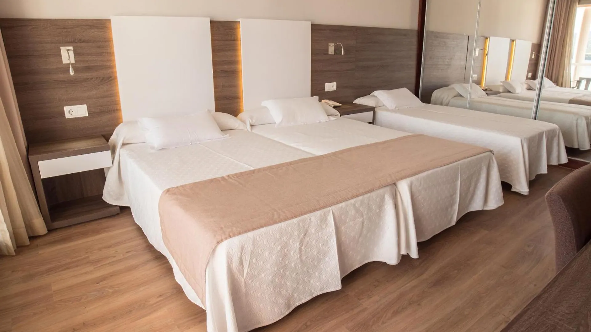Seramar Hotel Comodoro Playa Palmanova 4*,